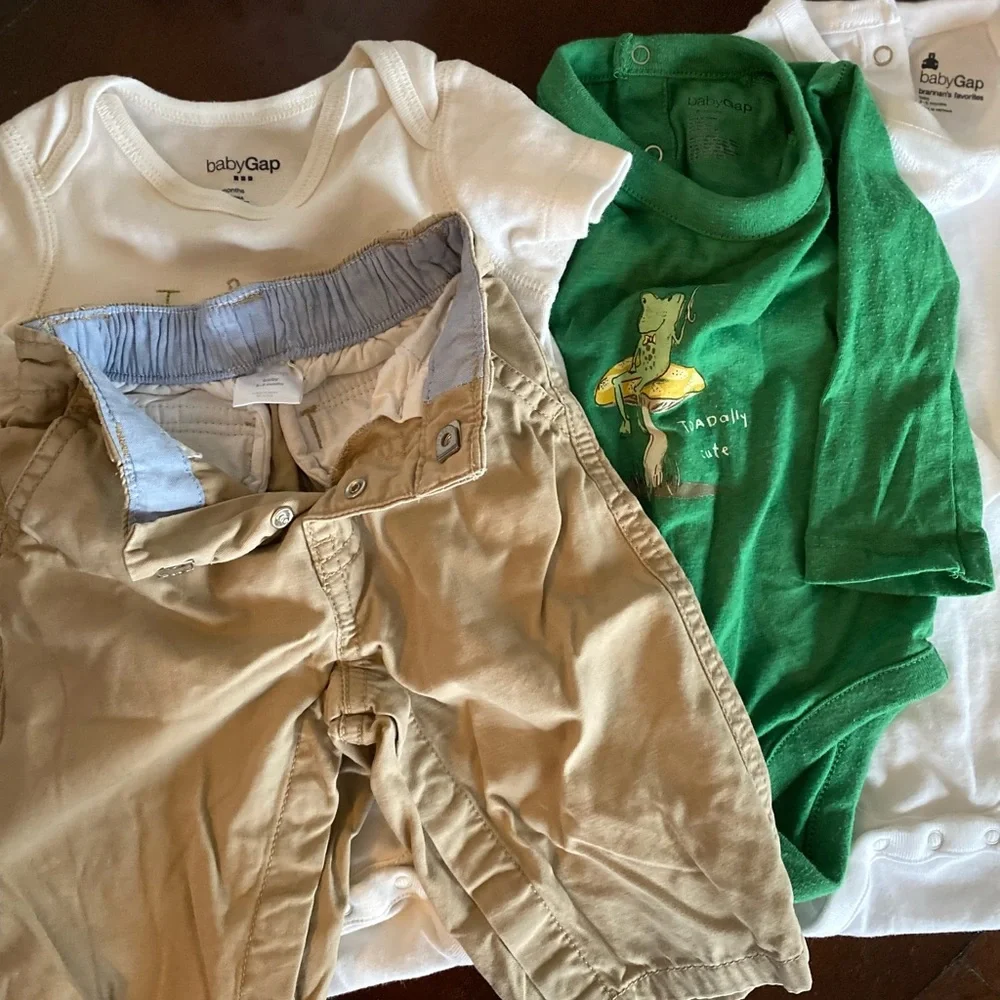 Gap Bundle long sleeve onesie Khaki pants size 3-6M
